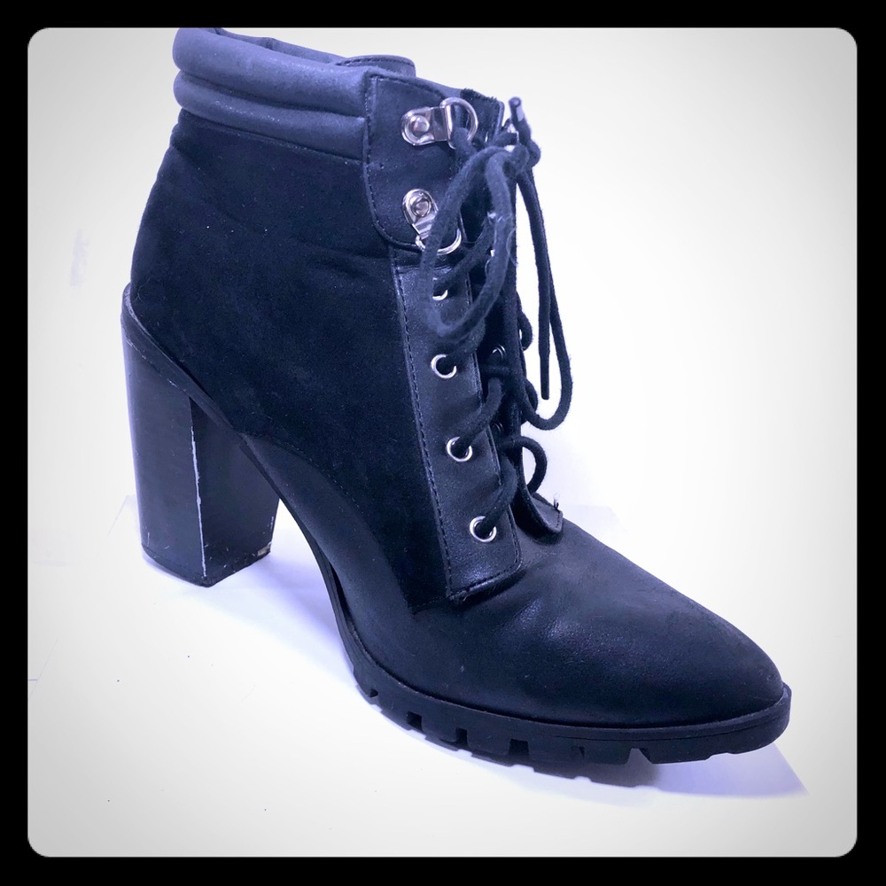 Qupid Women’s black lace up boots